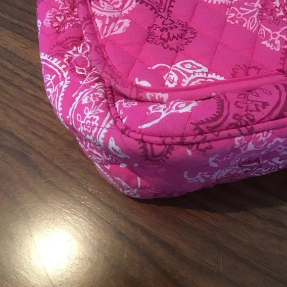 Vera Bradley Hot Pink White Stamped Paisley Lighten Up Nylon Messenger Bag Purse - Picture 4 of 9